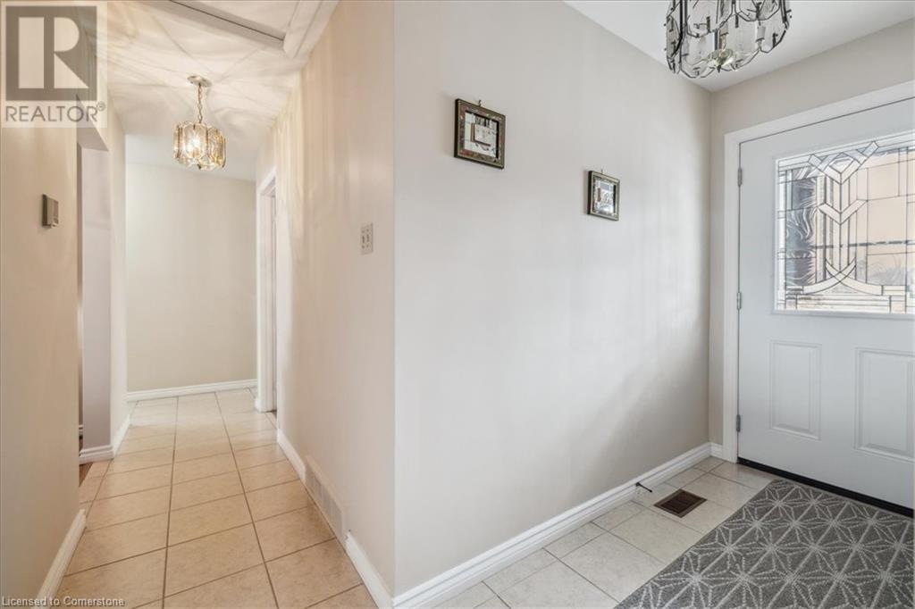 Photo 17 of 40 Purnell Drive, Hamilton ON