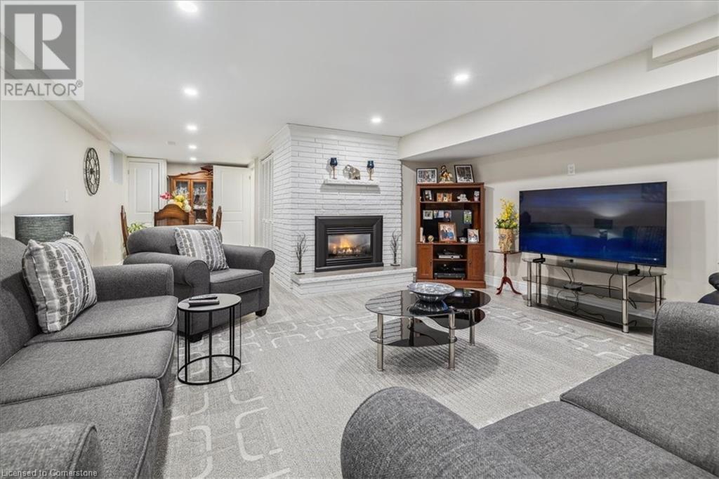 Photo 25 of 40 Purnell Drive, Hamilton ON