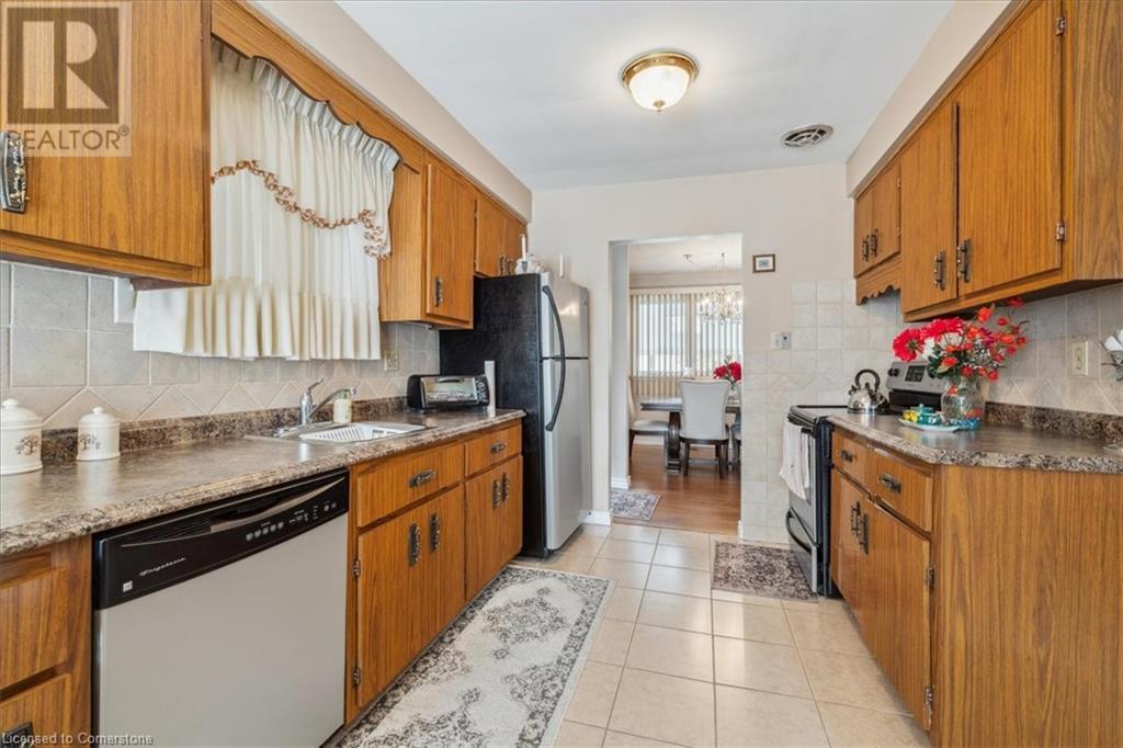 Photo 16 of 40 Purnell Drive, Hamilton ON