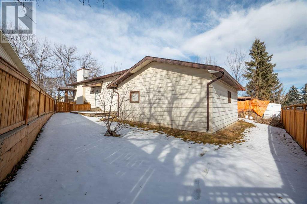 Single Family House Bi-level for Sale in  Berwick Way NW Beddington Heights Calgary 