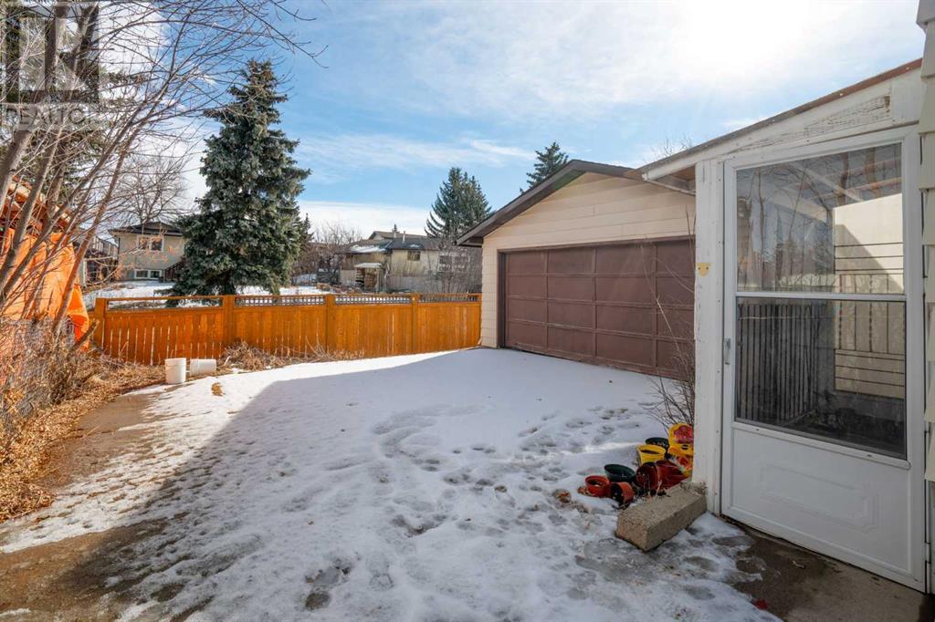 Single Family House Bi-level for Sale in  Berwick Way NW Beddington Heights Calgary 