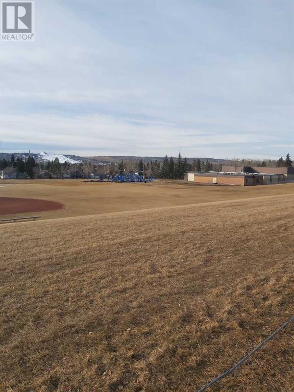 Single Family House 3 Level for Sale in  Silver Springs Road NW Silver Springs Calgary 