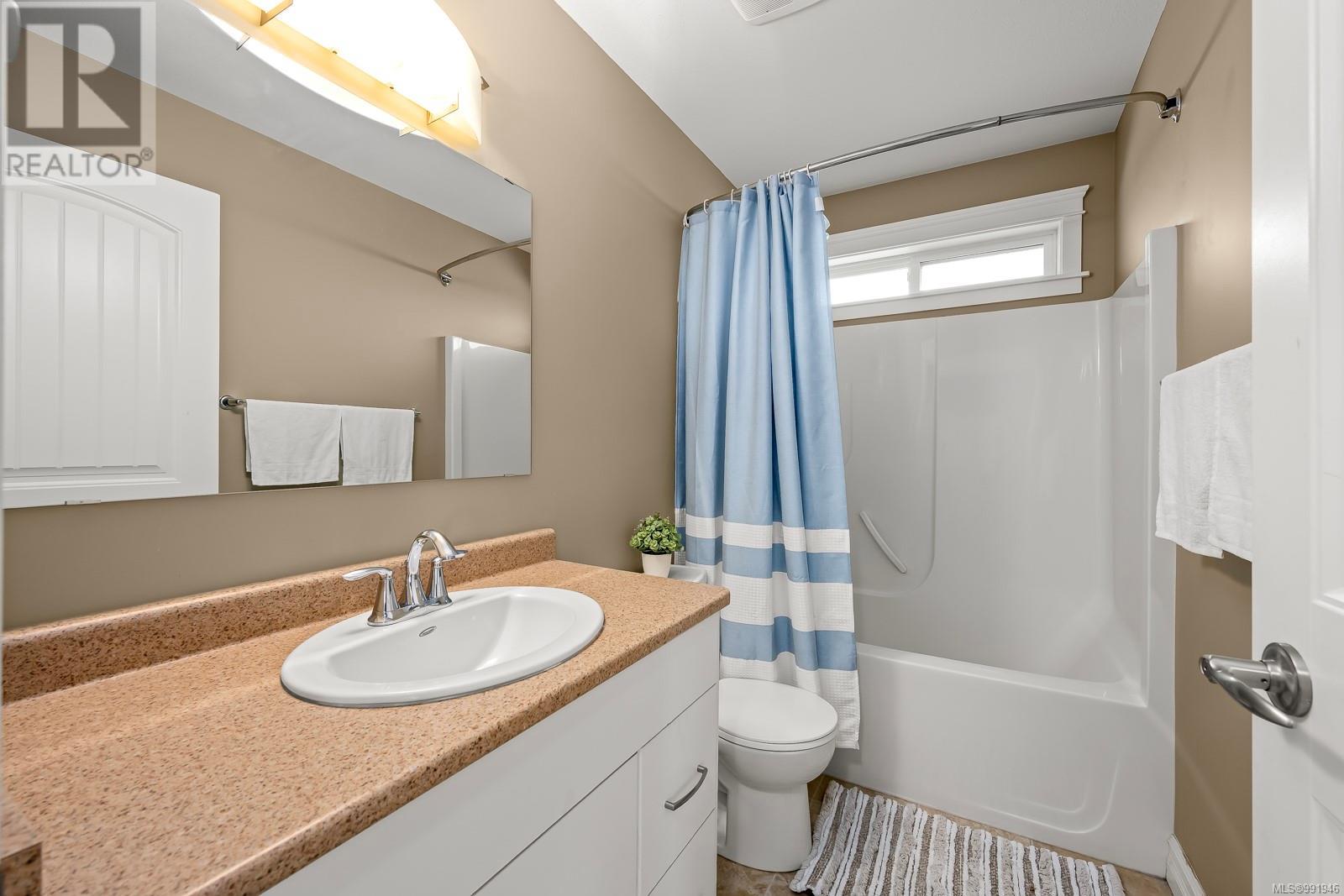 B 1743 England Ave, Courtenay