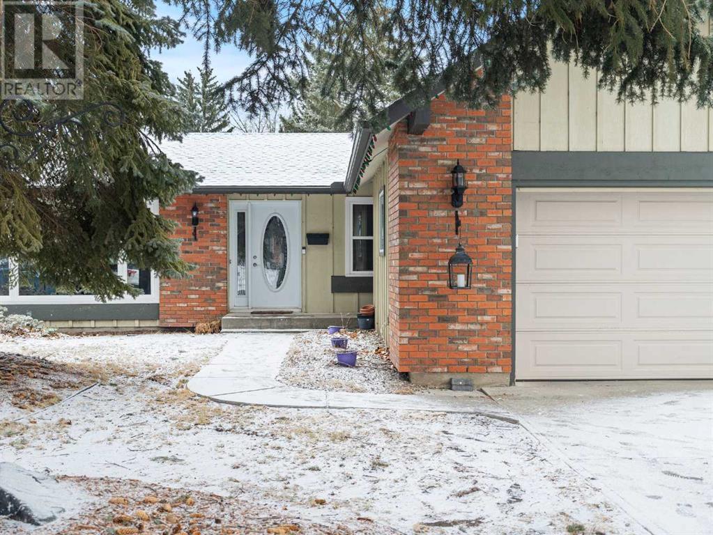 Single Family House Bungalow for Sale in  Midvalley Place SE Midnapore Calgary 