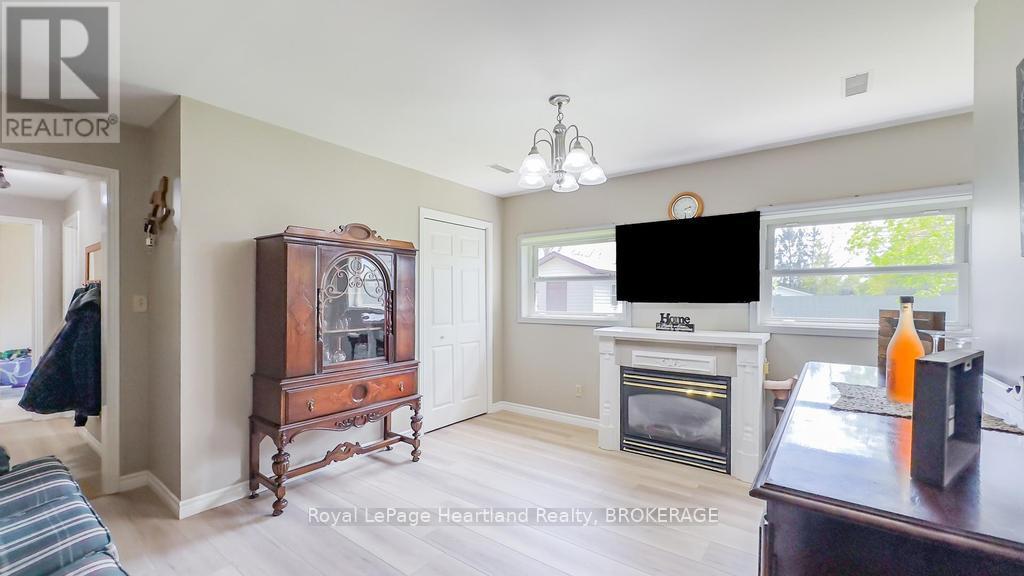 Photo 14 of 4 Ducharme Crescent, Bluewater ON