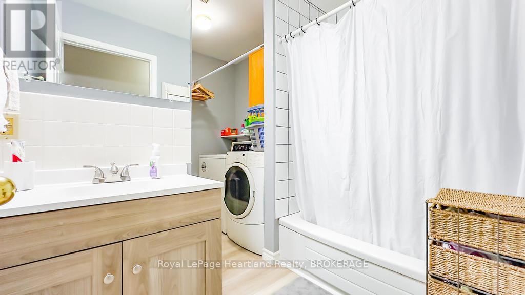 Photo 18 of 4 Ducharme Crescent, Bluewater ON