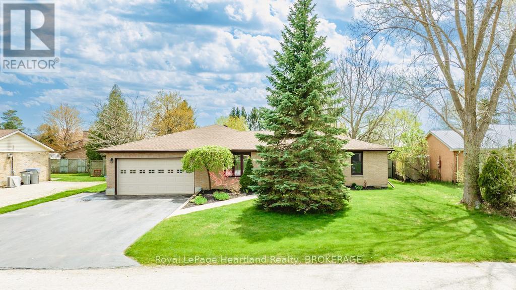 Photo 2 of 4 Ducharme Crescent, Bluewater ON
