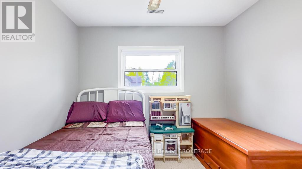 Photo 29 of 4 Ducharme Crescent, Bluewater ON