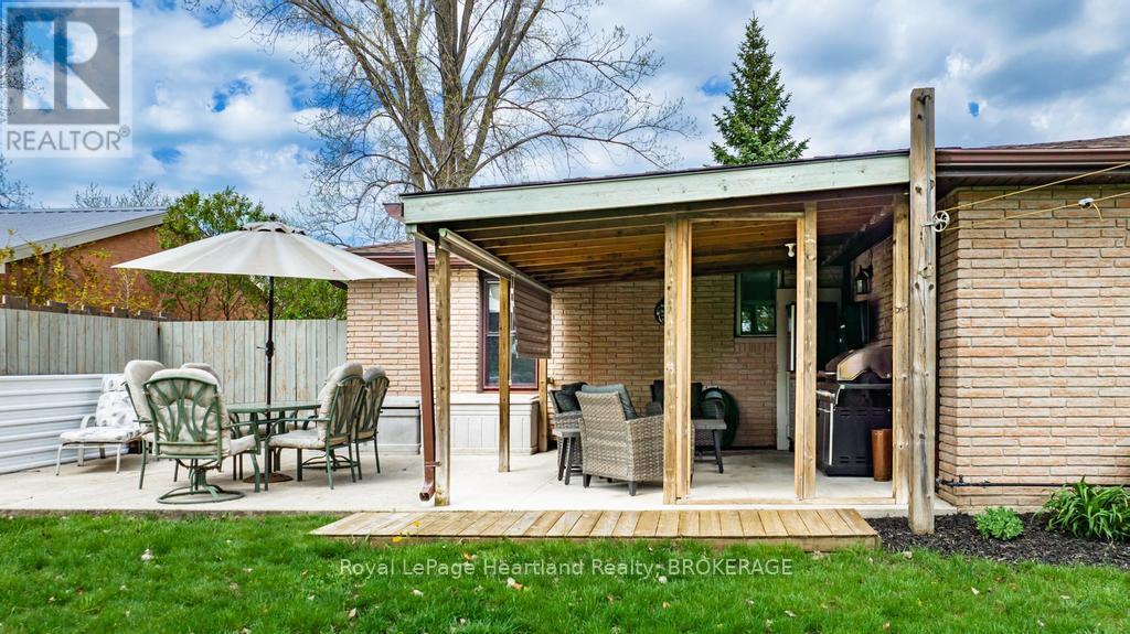 Photo 32 of 4 Ducharme Crescent, Bluewater ON