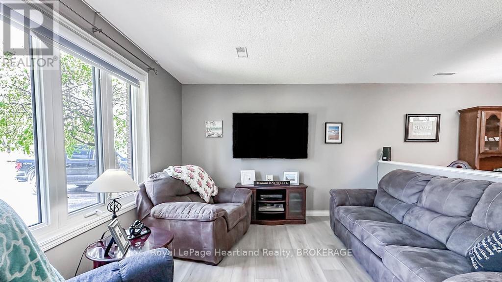 Photo 5 of 4 Ducharme Crescent, Bluewater ON