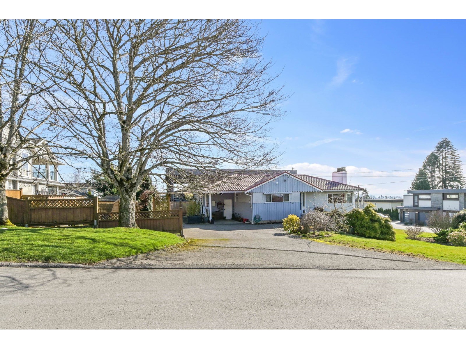 15761 CLIFF AVENUE, White Rock real estate listing R2971613