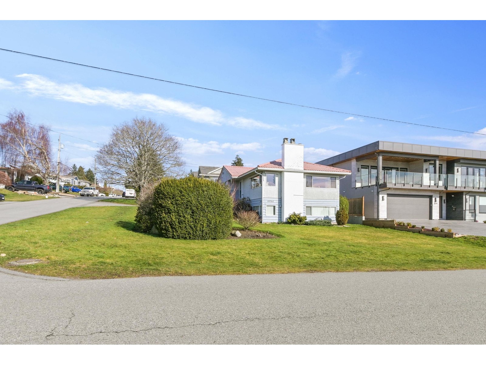 15761 CLIFF AVENUE, White Rock real estate listing R2971613