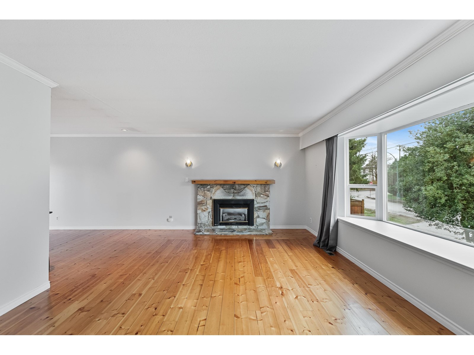 1430 MAPLE STREET, White Rock real estate listing R2977866
