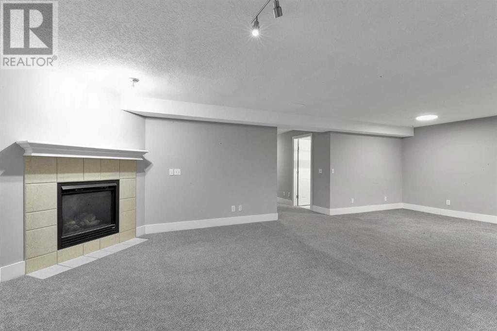 Single Family House for Sale in  Royal Crest View NW Royal Oak Calgary 