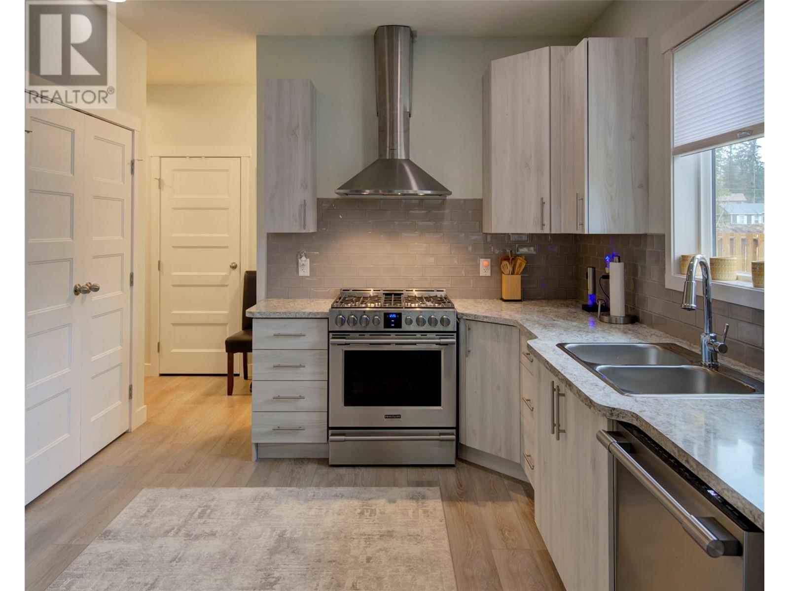  9468 Houghton Road, Vernon