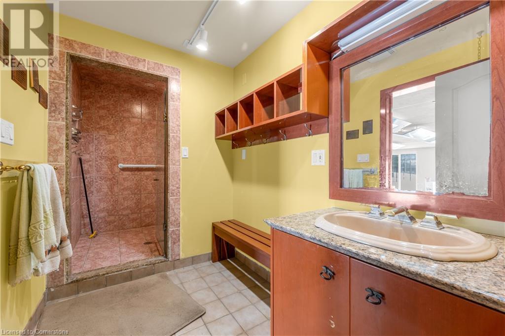 Photo 2 of 4850 Hillside Drive, Lincoln ON