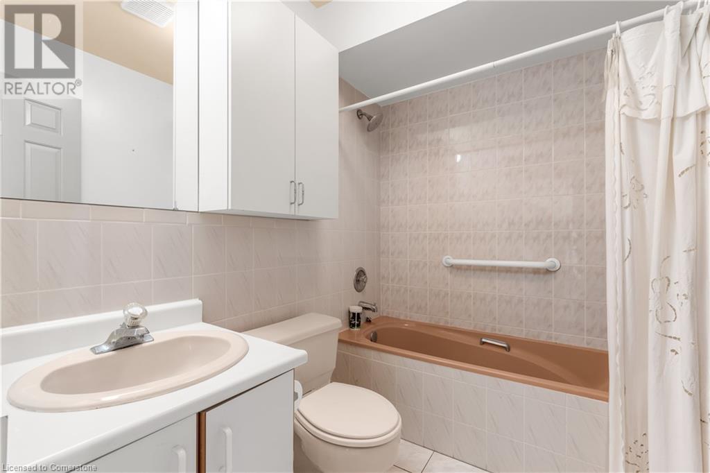 Photo 16 of 4850 Hillside Drive, Lincoln ON