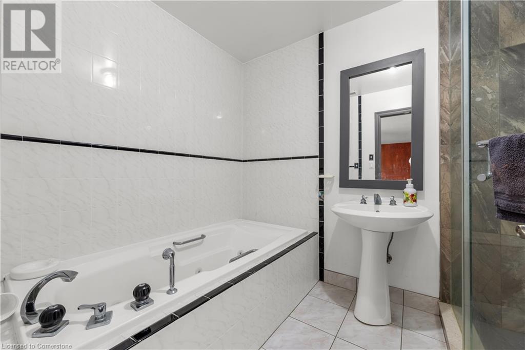 Photo 40 of 4850 Hillside Drive, Lincoln ON