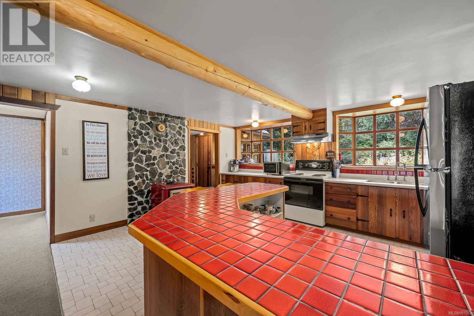 6300 Anderson Dr, Hornby Island