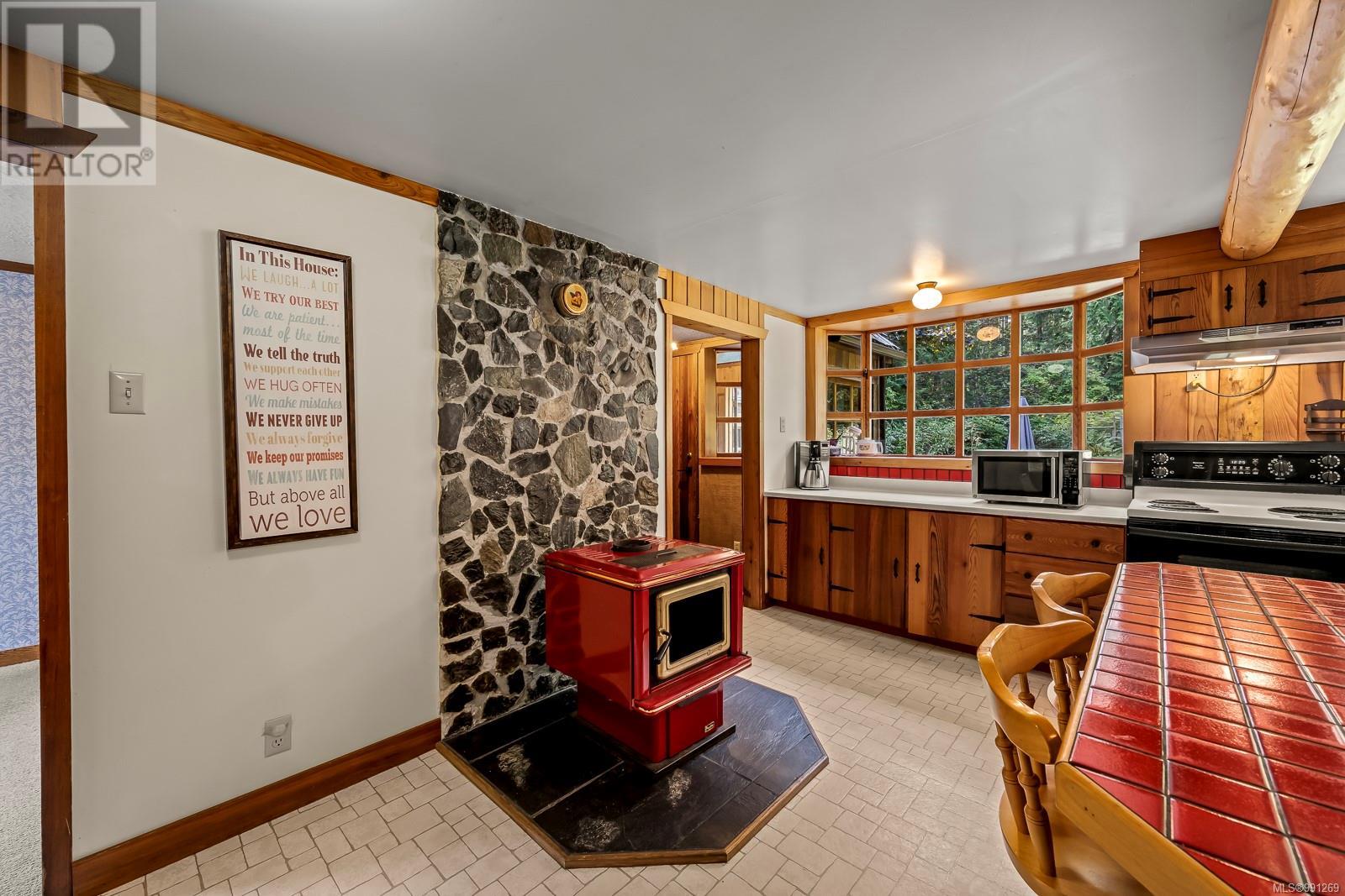 6300 Anderson Dr, Hornby Island
