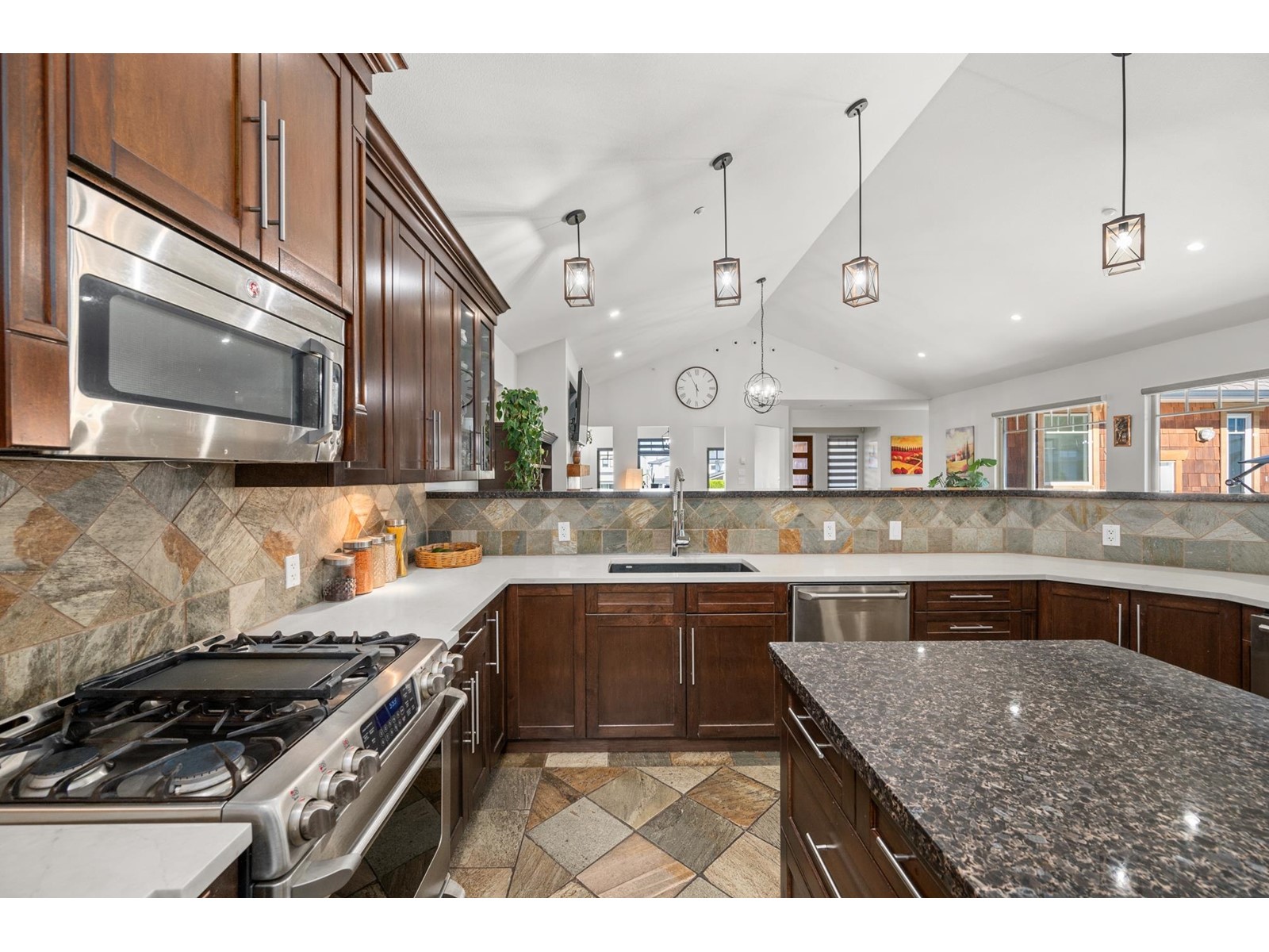 1247 STAYTE ROAD, White Rock real estate listing R2978004