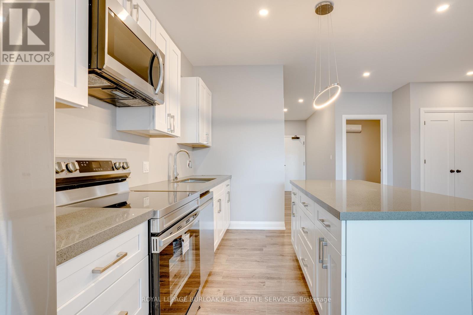 Photo 11 of 39 Kent Street N, Norfolk ON
