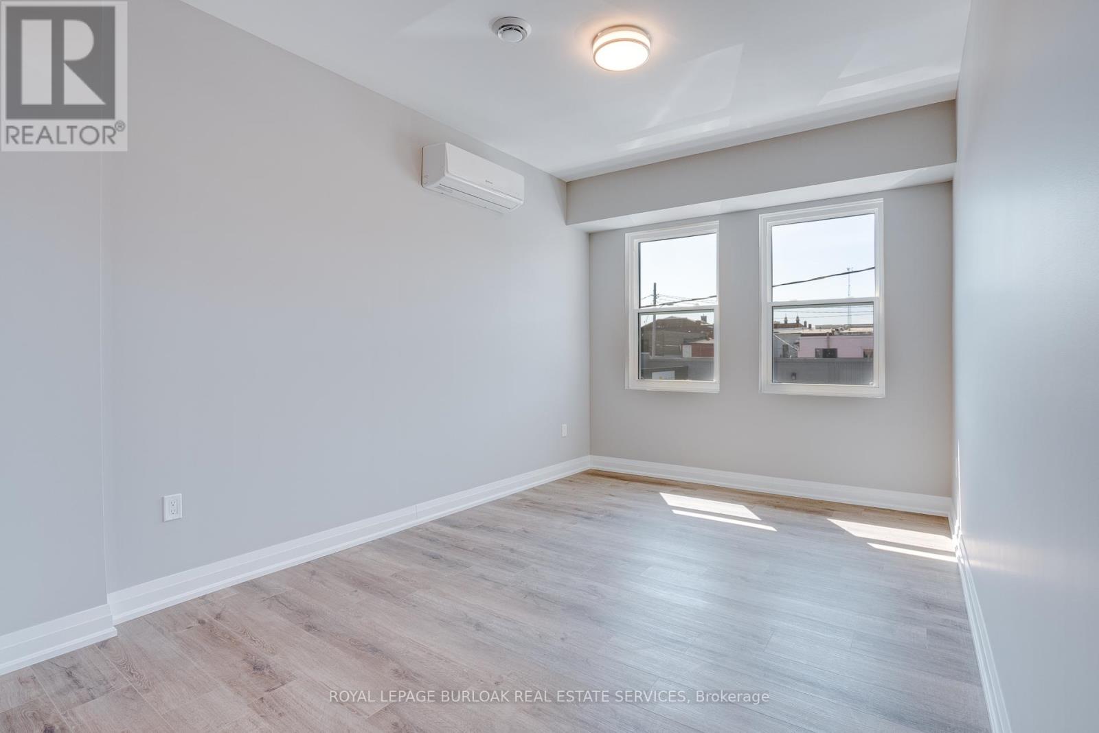 Photo 7 of 39 Kent Street N, Norfolk ON