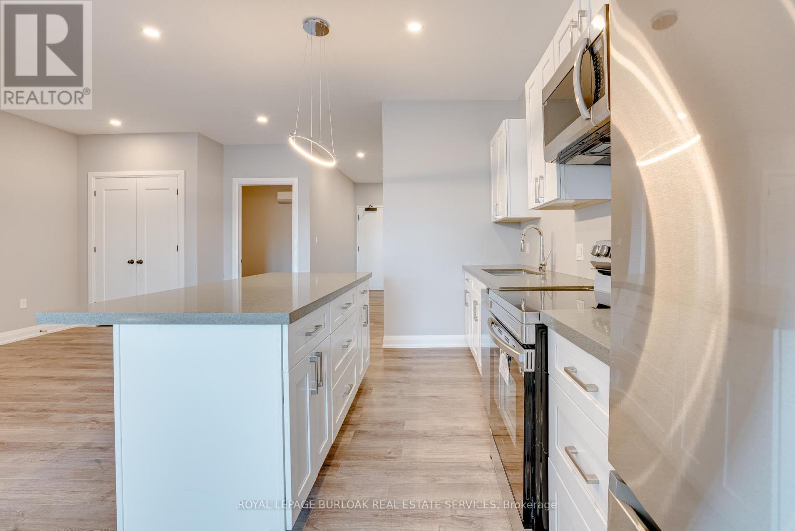 Photo 8 of 39 Kent Street N, Norfolk ON