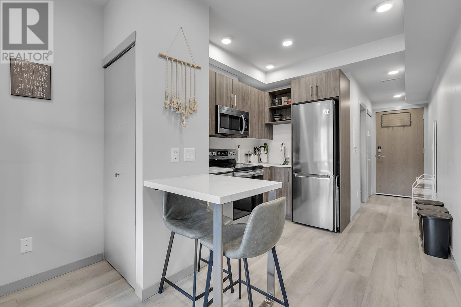 327 345 Dougall Road North, Kelowna