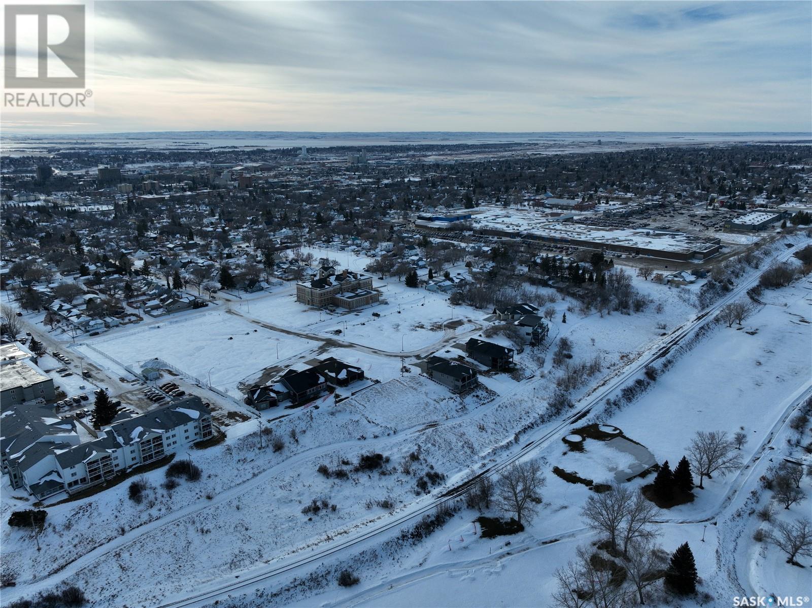 Photo 38 of 18 Copper Ridge Cove, Moose Jaw SK