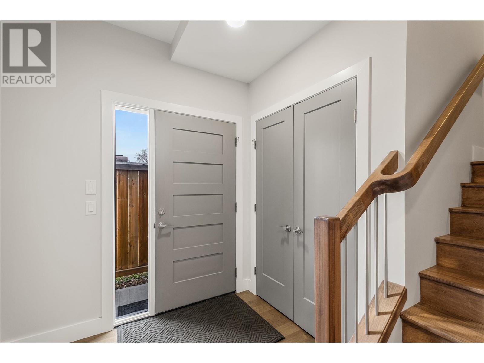  985 Coronation Avenue, Kelowna