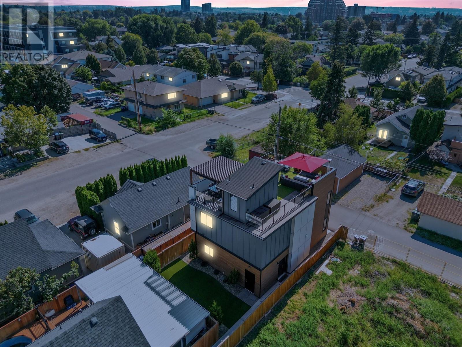  985 Coronation Avenue, Kelowna
