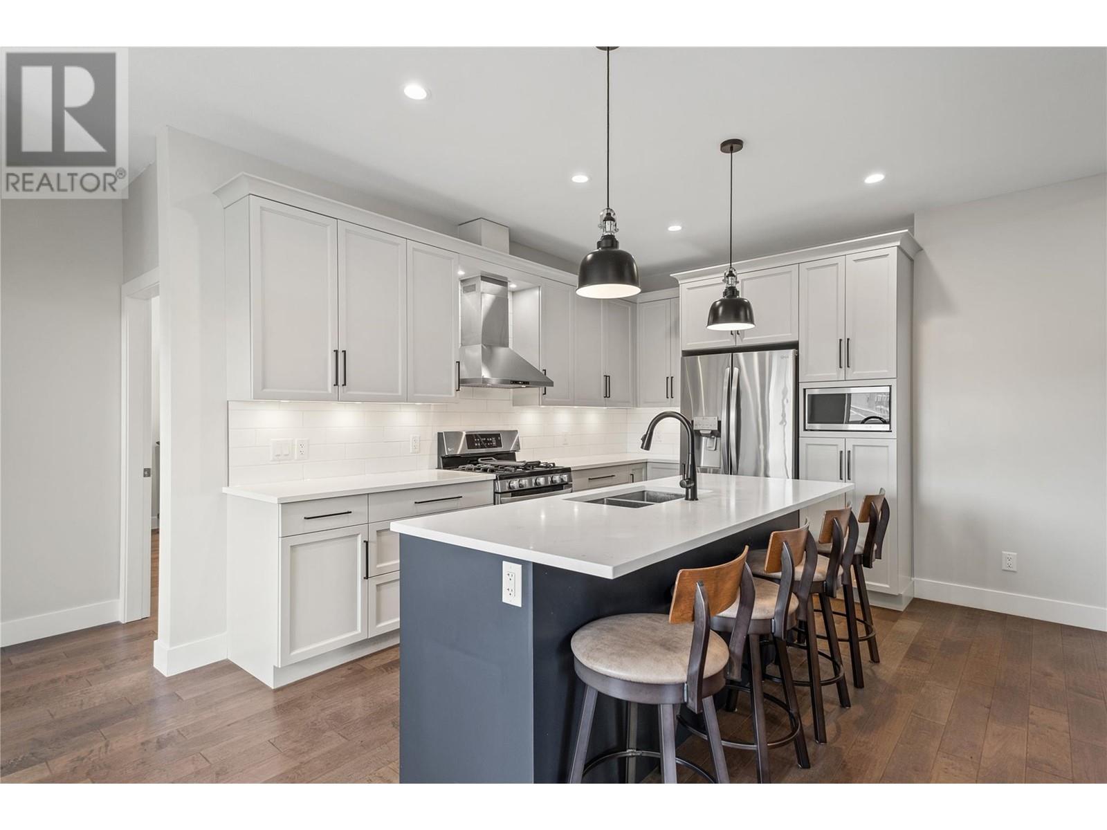  985 Coronation Avenue, Kelowna