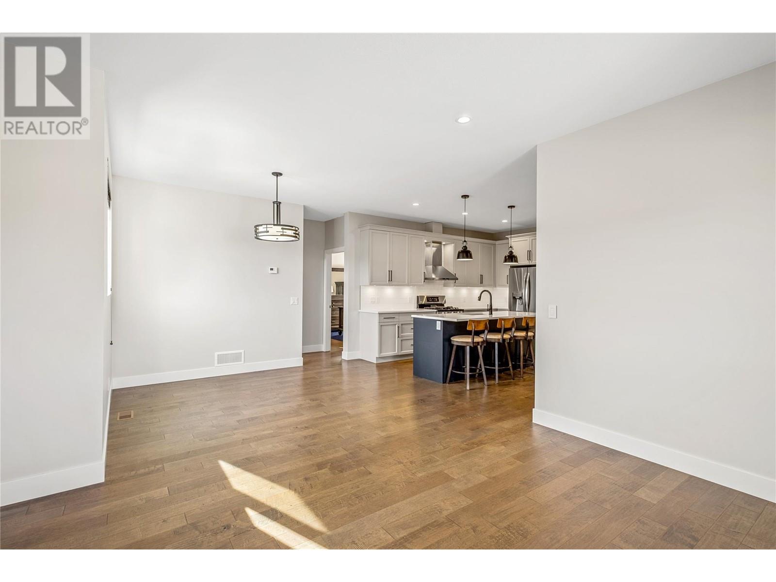  985 Coronation Avenue, Kelowna