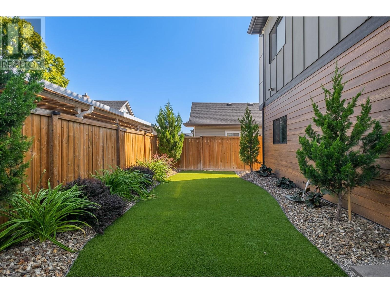  985 Coronation Avenue, Kelowna