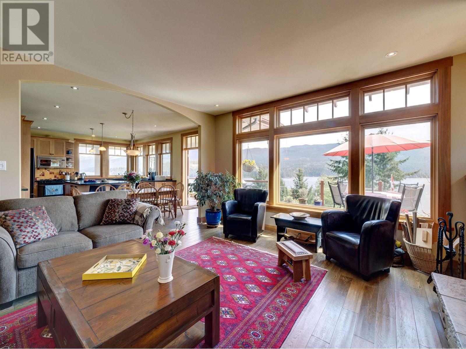 6373 N GALE AVENUE, Sechelt