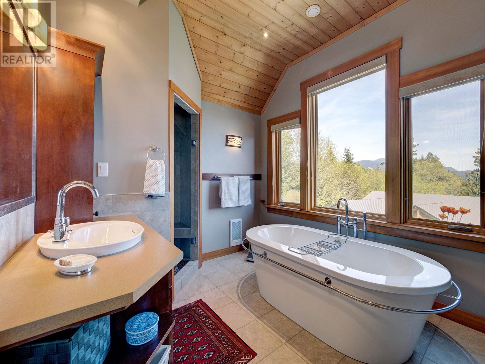 6373 N GALE AVENUE, Sechelt