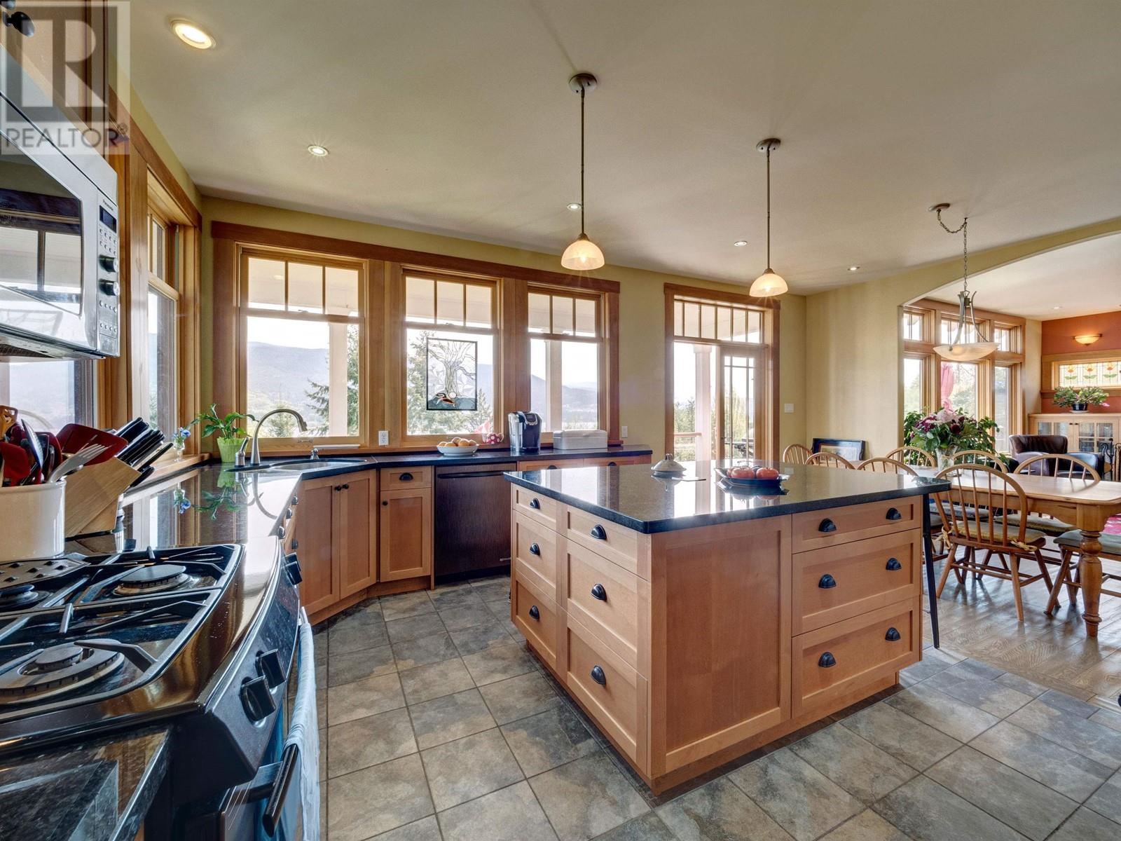 6373 N GALE AVENUE, Sechelt