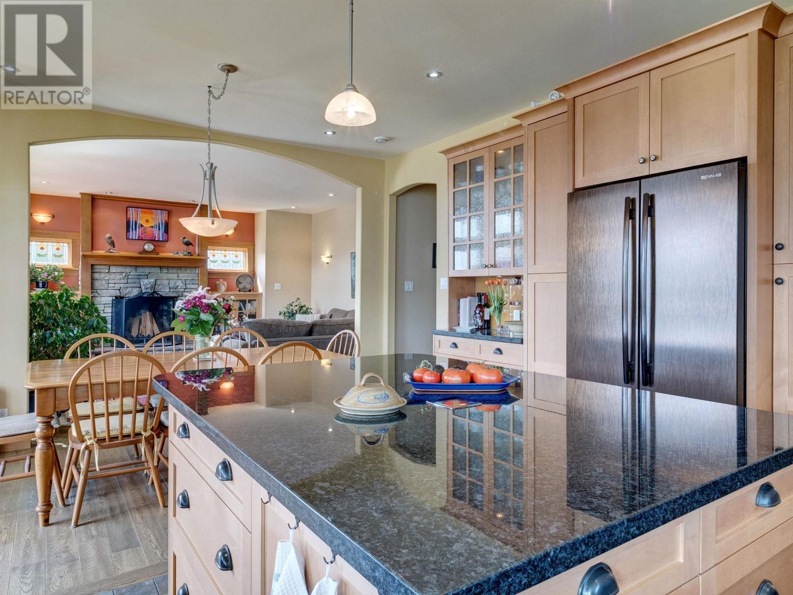 6373 N GALE AVENUE, Sechelt