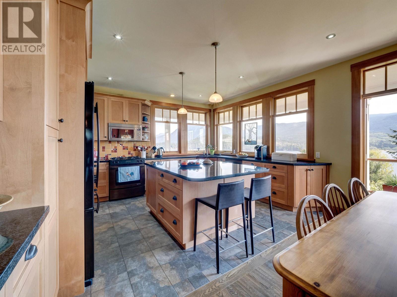 6373 N GALE AVENUE, Sechelt