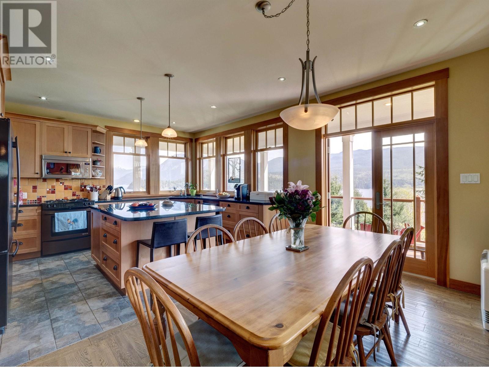 6373 N GALE AVENUE, Sechelt
