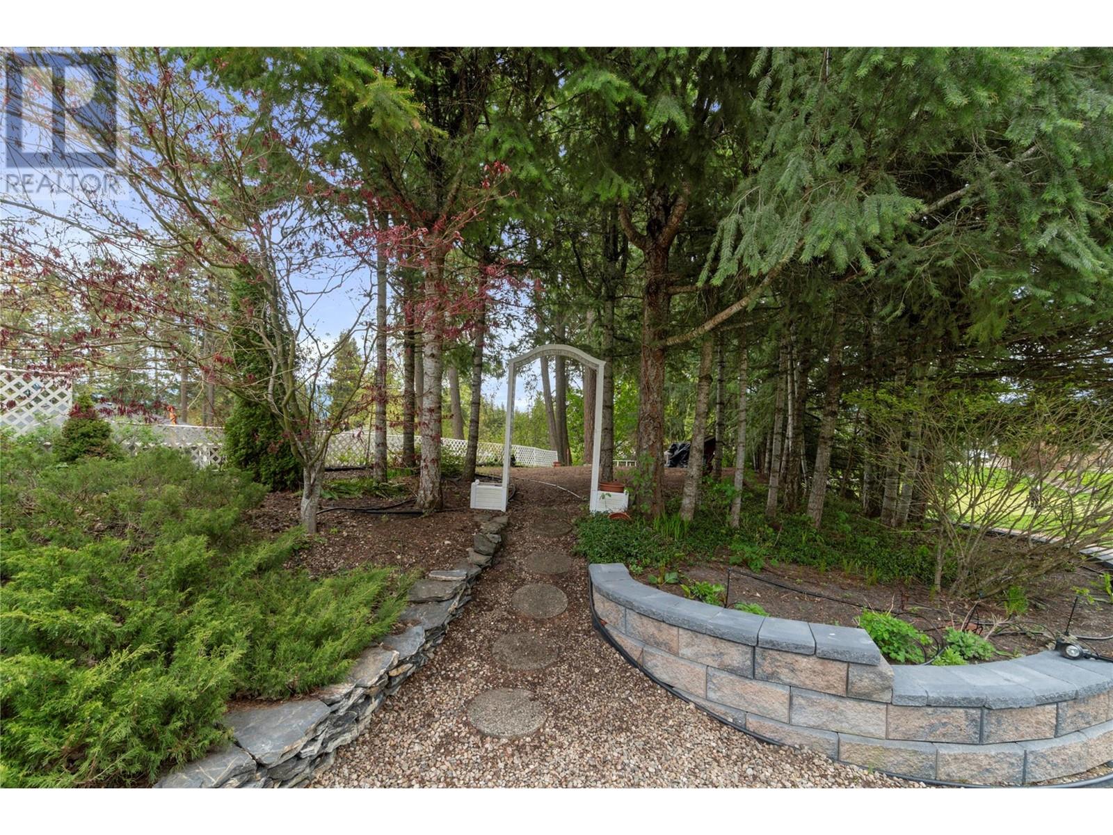  2602 Golf Course Drive, Blind Bay