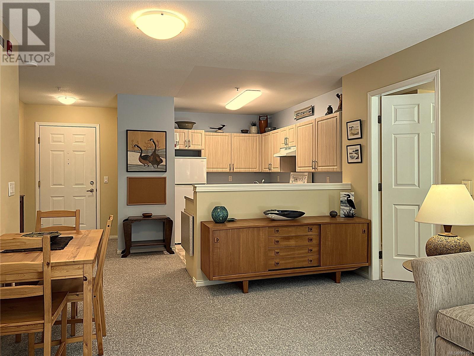 Photo 3 of 107 750 Memorial Ave, Qualicum Beach BC