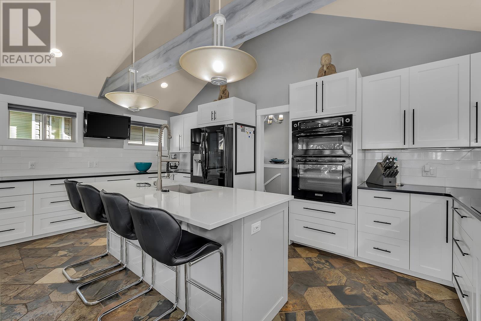  6 Lakeshore Drive, Vernon