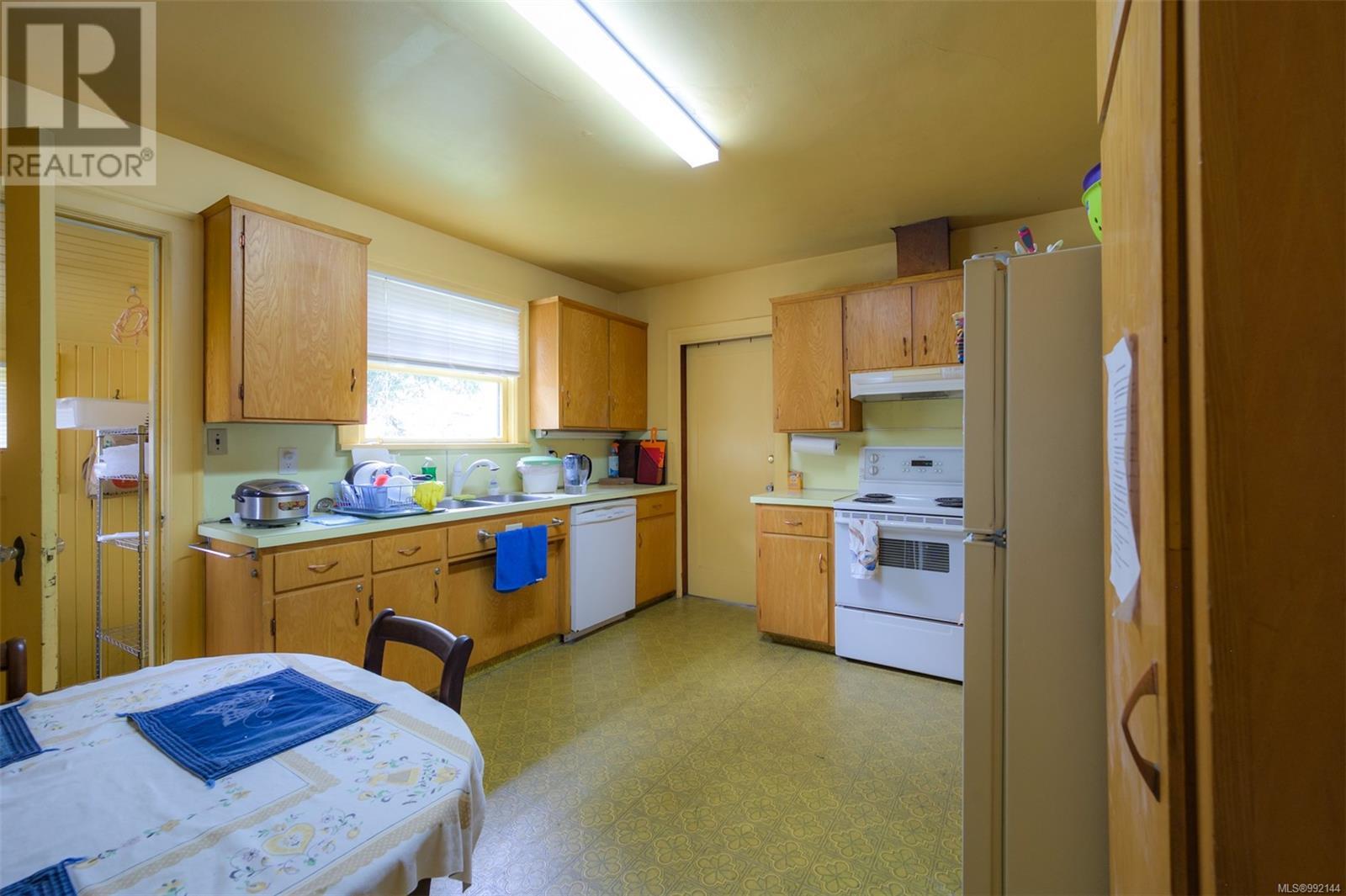 516 SIMCOE ST - Image 11