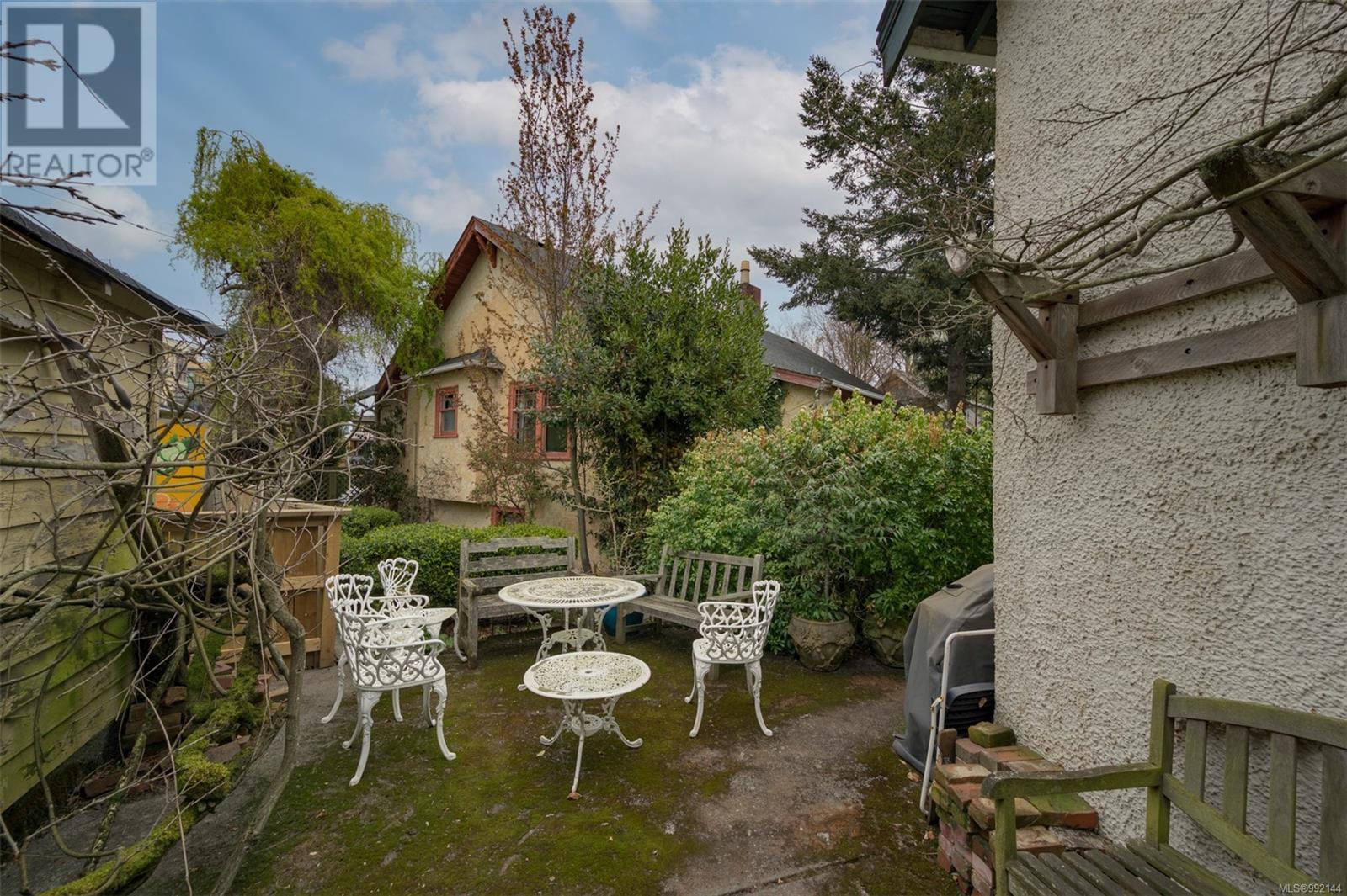 516 SIMCOE ST - Image 16
