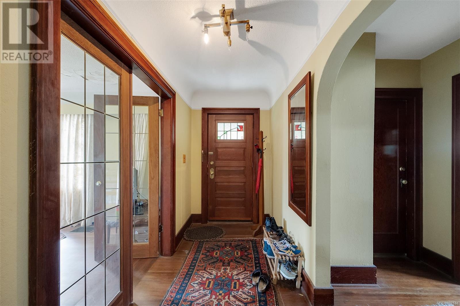 516 SIMCOE ST - Image 8