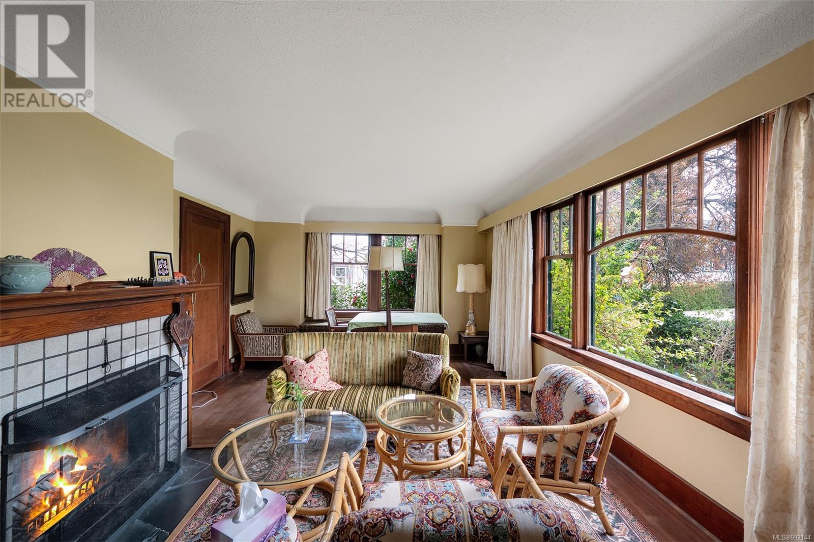 516 SIMCOE ST - Image 9
