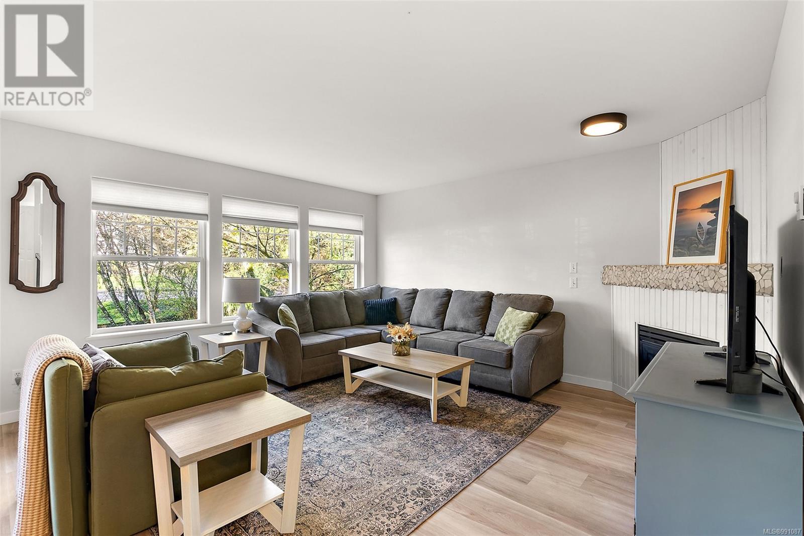 2645 Selwyn Rd, Langford real estate listing 991087