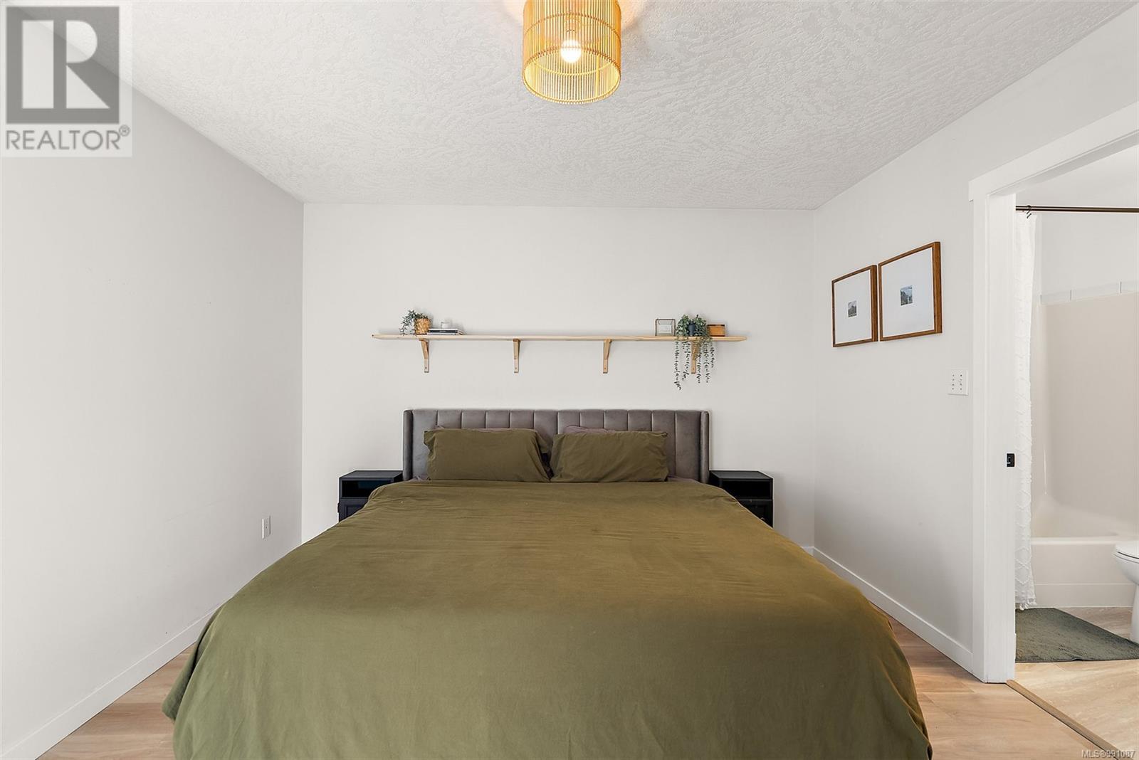 2645 Selwyn Rd, Langford real estate listing 991087